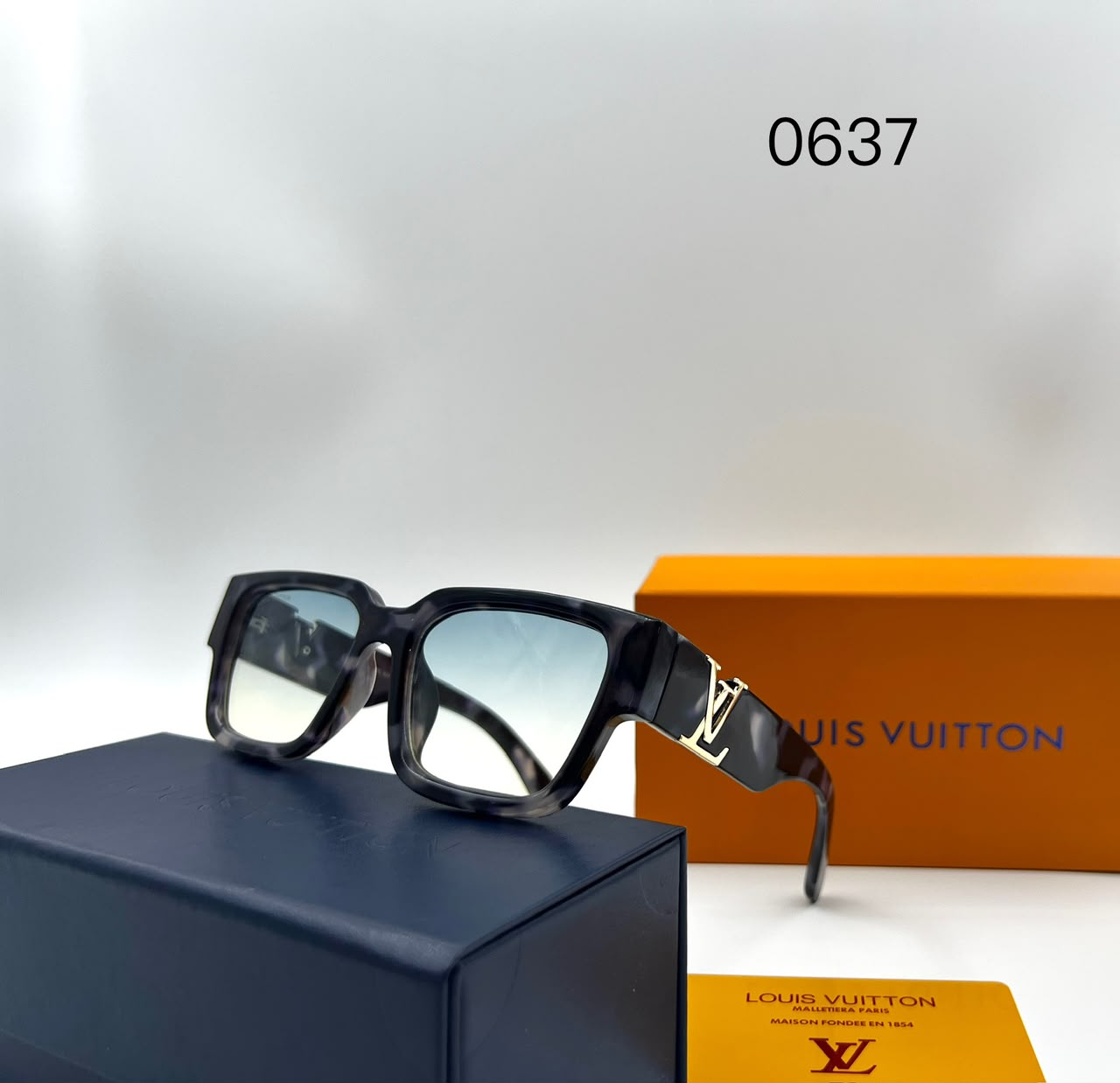 Louis Vuitton 0637 Marble Rectangular Sunglasses (Replica)