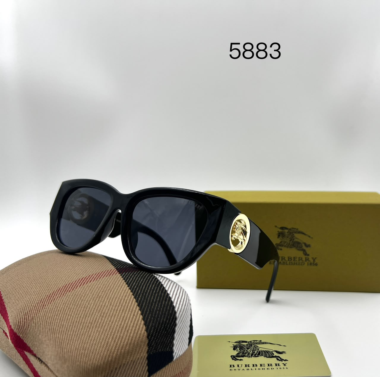Burberry Oversized Equestrian Knight Sunglasses (Replica)
